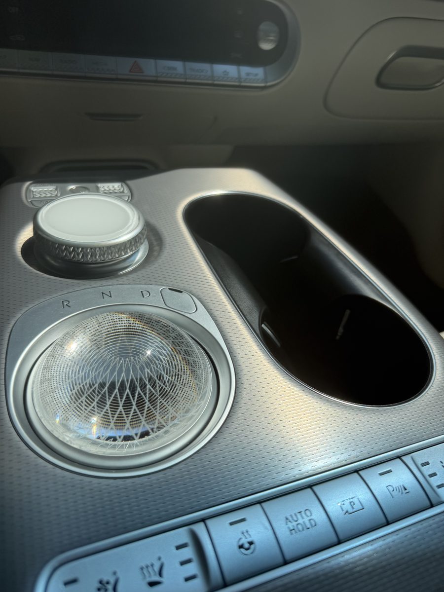 Detailed centre console and crystal gear selector of a Genesis GV60
